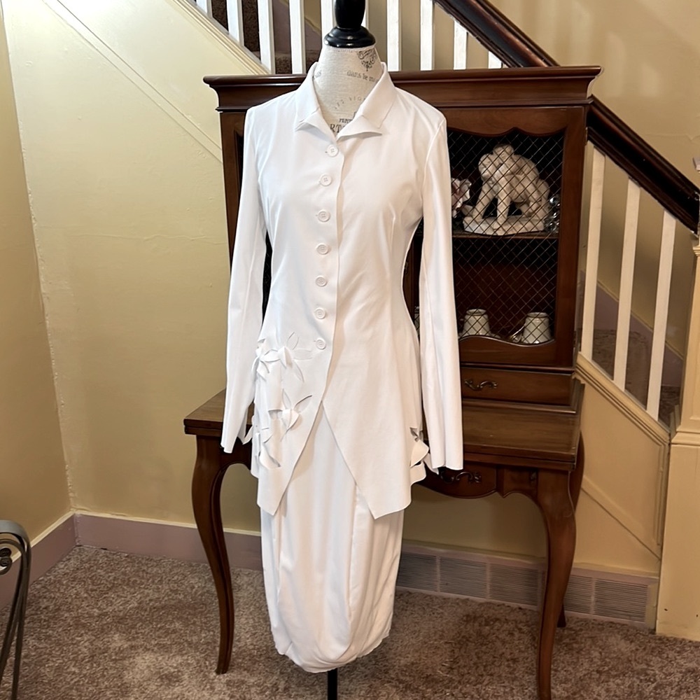 ❤️Rundholz Black Label NWT White 2 pc Jkt and Dress with Floral Cutout’s.  Sz S